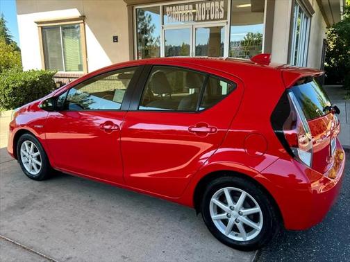 2015 Toyota Prius c Three