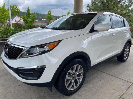 Clear White 2014 Kia Sportage LX