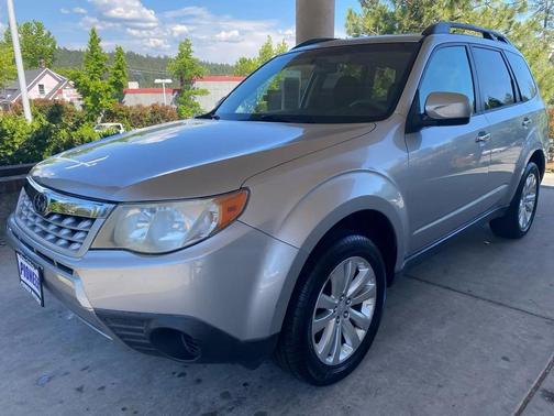 Ice Silver Metallic 2013 Subaru Forester 2.5X Premium