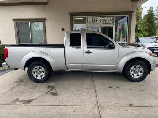 Radiant Silver 2009 Nissan Frontier SE King Cab