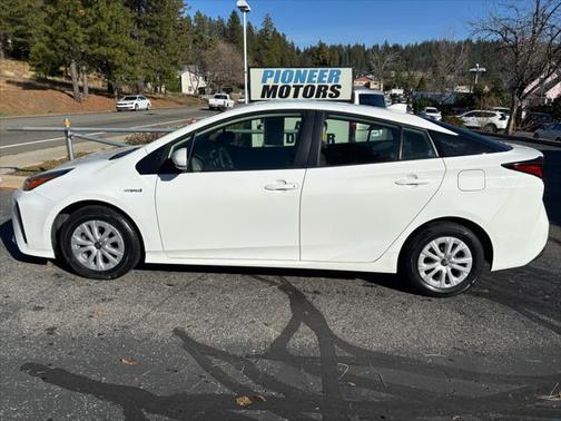 2020 Toyota Prius L