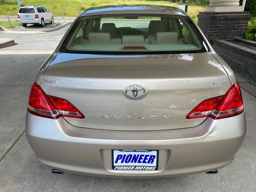Gold 2005 Toyota Avalon Limited