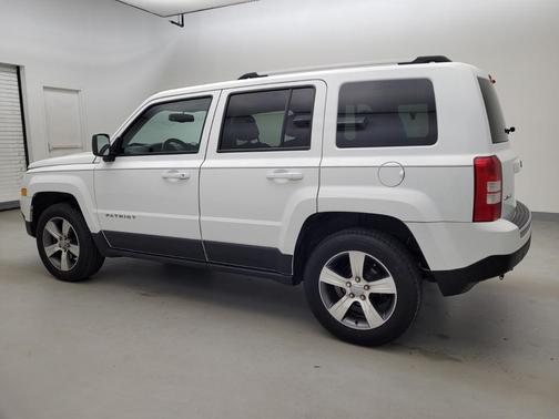 Photo 3 of 32 of 2017 Jeep Patriot High Altitude