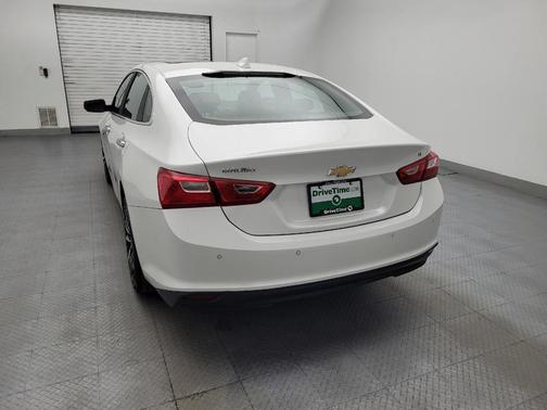 White 2018 Chevrolet Malibu LT