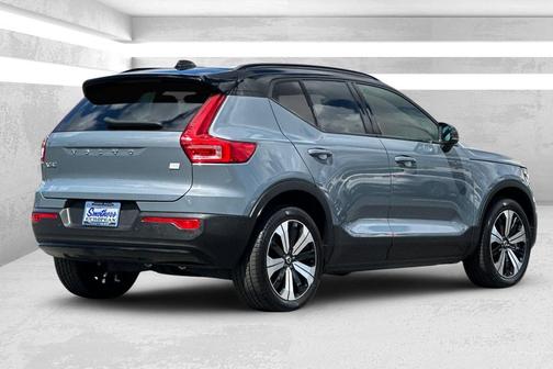 Silver Dawn Metallic 2023 Volvo XC40 Recharge Pure Electric Twin Plus