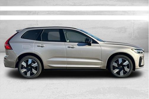 2025 Volvo XC60 Plug-In Hybrid T8 Plus