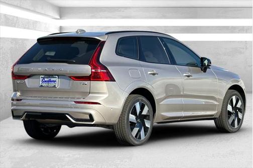 2025 Volvo XC60 Plug-In Hybrid T8 Plus