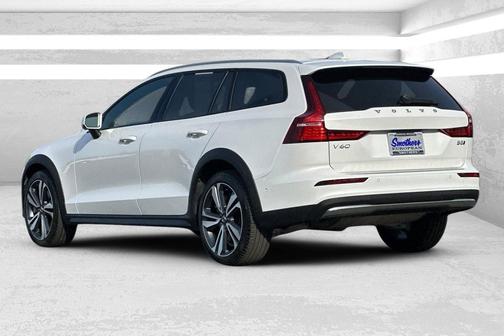2023 Volvo V60 Cross Country B5 Plus