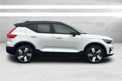 2023 Volvo XC40 Recharge Pure Electric Twin Plus
