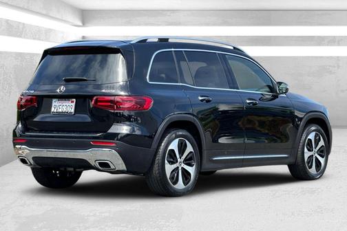 Cosmos Black Metallic 2026 Mercedes-Benz GLB 250 4MATIC