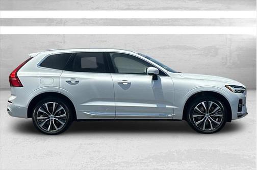 2022 Volvo XC60 Recharge Plug-In Hybrid T8 Inscription Expression