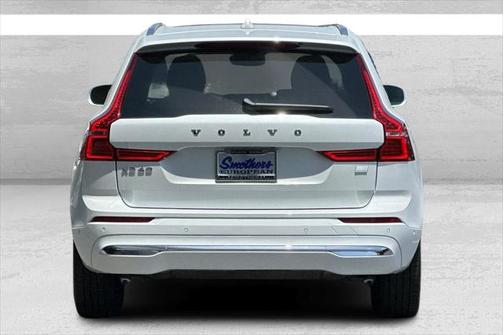 2022 Volvo XC60 Recharge Plug-In Hybrid T8 Inscription Expression