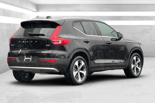 2025 Volvo XC40 B5 Plus Bright Theme