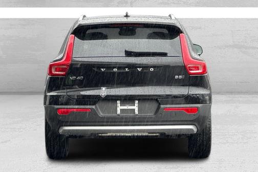 2025 Volvo XC40 B5 Plus Bright Theme