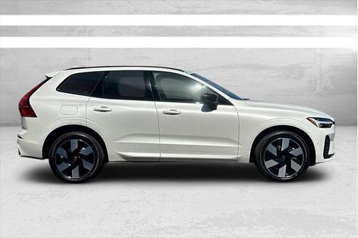 2025 Volvo XC60 Plug-In Hybrid T8 Plus