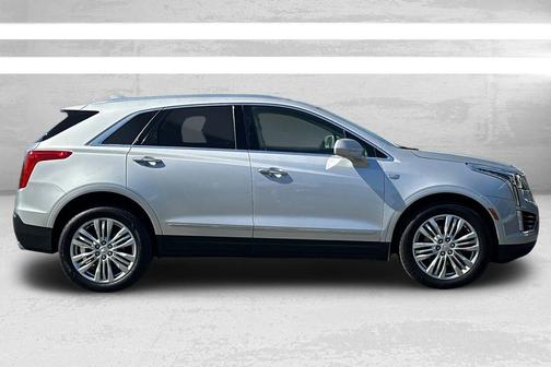 Radiant Silver Metallic 2018 Cadillac XT5 Premium Luxury