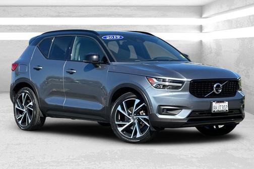 2019 Volvo XC40 T5 R-Design