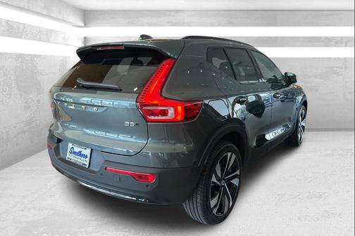2026 Volvo XC40 B5 Ultra