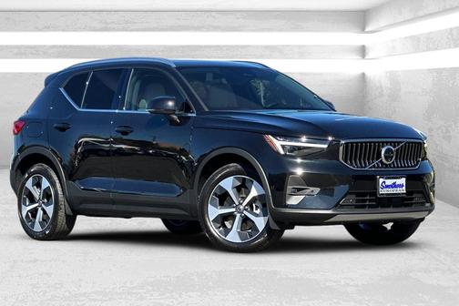 2025 Volvo XC40 B5 Plus Bright Theme