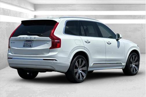 2022 Volvo XC90 Recharge Plug-In Hybrid T8 Inscription 7 Passenger