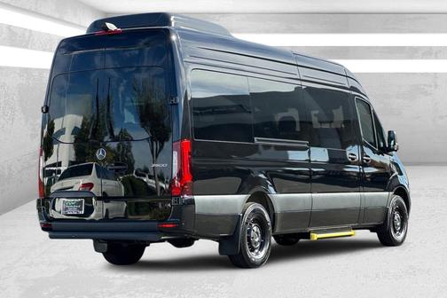 2025 Mercedes-Benz Sprinter 2500 Passenger 170 WB
