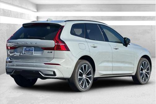 2025 Volvo XC60 B5 Plus