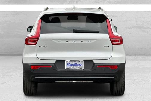 2026 Volvo XC40 Plus, B5 AWD Gas (mild hybrid), Dark