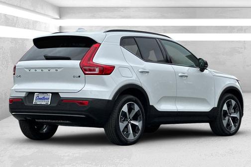2026 Volvo XC40 Plus, B5 AWD Gas (mild hybrid), Dark