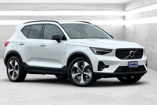 2026 Volvo XC40 Plus, B5 AWD Gas (mild hybrid), Dark