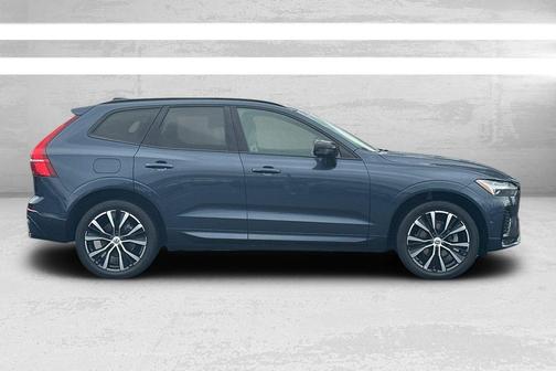 2023 Volvo XC60 B5 Ultimate Dark Theme