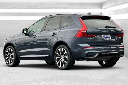2023 Volvo XC60 B5 Ultimate Dark Theme