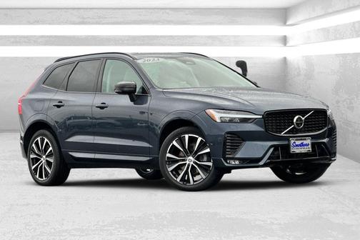 2023 Volvo XC60 B5 Ultimate Dark Theme