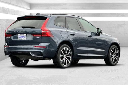 2023 Volvo XC60 B5 Ultimate Dark Theme