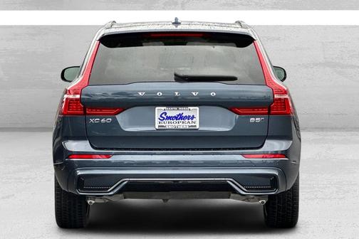 2023 Volvo XC60 B5 Ultimate Dark Theme