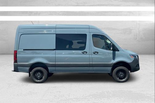 2025 Mercedes-Benz Sprinter 2500 Crew 144 WB