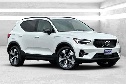 2026 Volvo XC40 B5 Plus