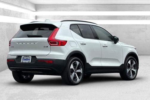 2026 Volvo XC40 B5 Plus