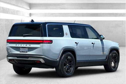 2023 Rivian R1S Adventure