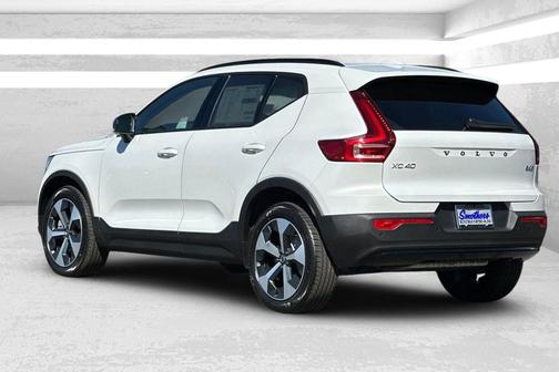 2026 Volvo XC40 B5 Plus