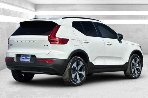 2026 Volvo XC40 B5 Plus