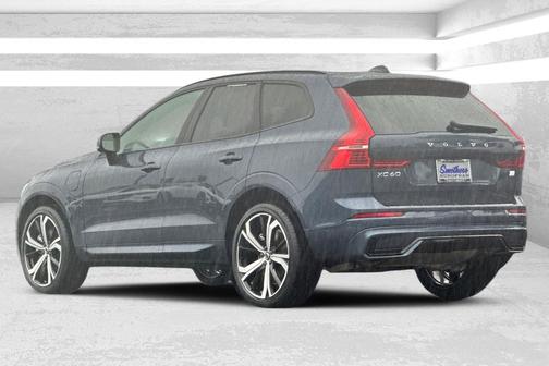 2023 Volvo XC60 Recharge Plug-In Hybrid T8 Ultimate Dark Theme