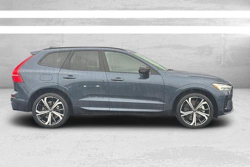 2023 Volvo XC60 Recharge Plug-In Hybrid T8 Ultimate Dark Theme