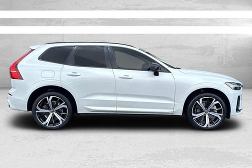 Crystal White Metallic 2023 Volvo XC60 B5 Ultimate Dark Theme