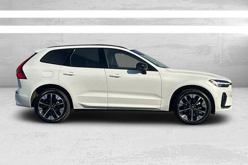 2026 Volvo XC60 B5 Plus