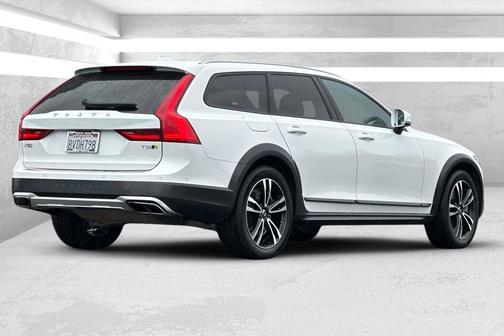 2019 Volvo V90 Cross Country T5