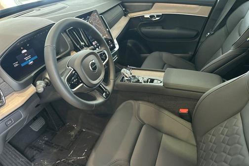 2025 Volvo XC90 B6 Plus 7-Seater