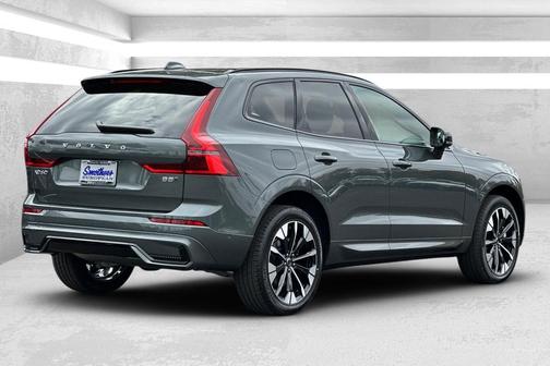 2026 Volvo XC60 B5 Plus