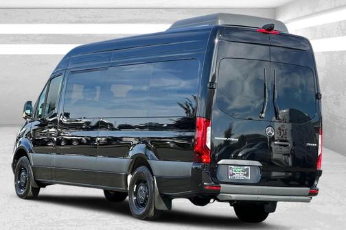 2025 Mercedes-Benz Sprinter 2500 Passenger 170 WB