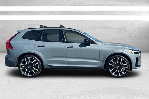 2023 Volvo XC60 Recharge Plug-In Hybrid T8 Ultimate Dark Theme