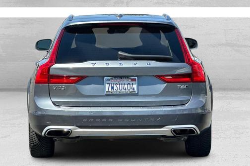 2017 Volvo V90 Cross Country T6